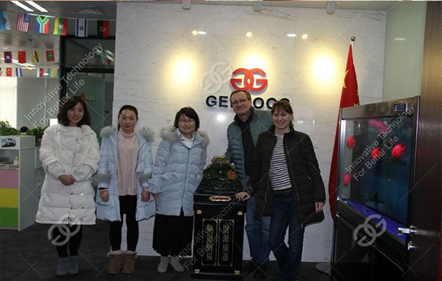 Russia customers come to visit peanut fryer machine
