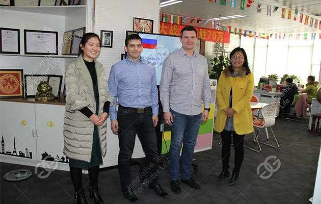 Russia customers come to gelgoog for beans fryer machine