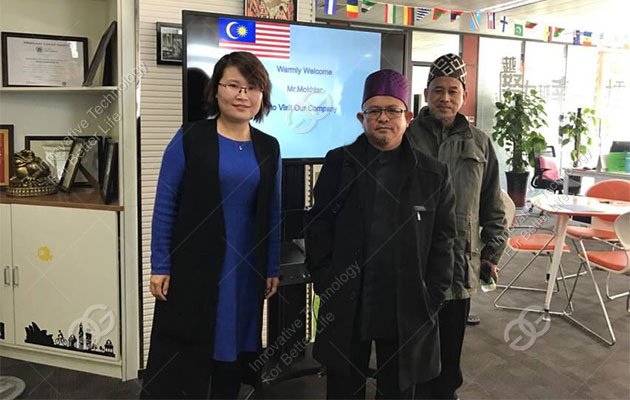 Malaysia customers come to test our deep fryer machine